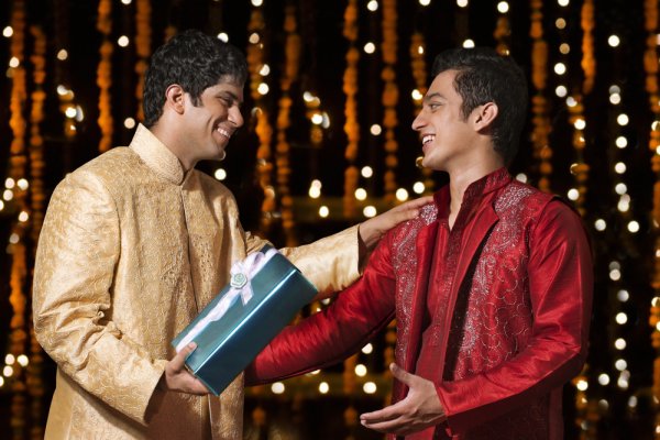 Enrich Your Professional Relations This Festival of Lights: 10 Corporate Gifts for Diwali 2019 to Build Confidence and Strong Relationships at the Workplace