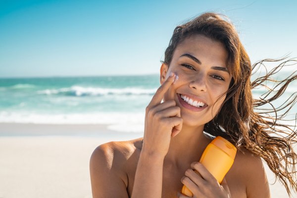 15 Rekomendasi Sunscreen Terbaik untuk Lindungi Wajah dari Sinar Matahari! (2023)