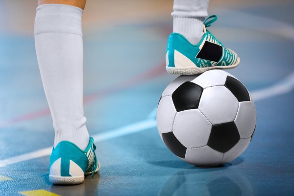 15 Rekomendasi Sepatu Futsal untuk Performa Optimal dan Perlindungan Terbaik (2023)