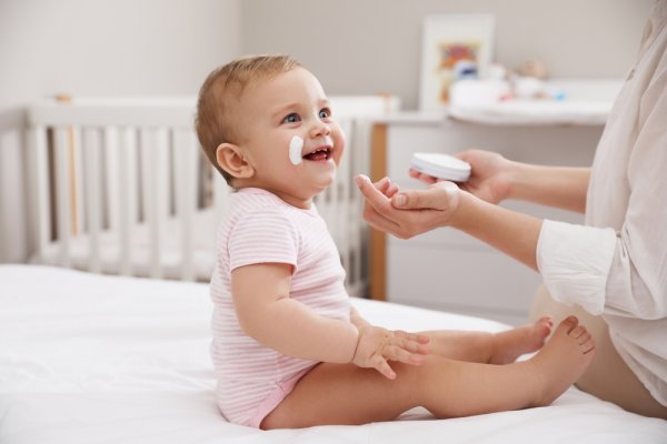 10 Rekomendasi Baby Cream untuk Atasi Ruam Popok dan Iritasi pada Kulit Bayi! (2023)
