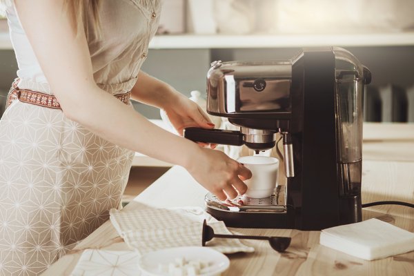 Mau Minum Kopi Instan Seenak Kopi di Kafe? Ini 10 Rekomendasi 10 Mesin Kopi Terbaik untuk Membuat Kopi Instan (2023)