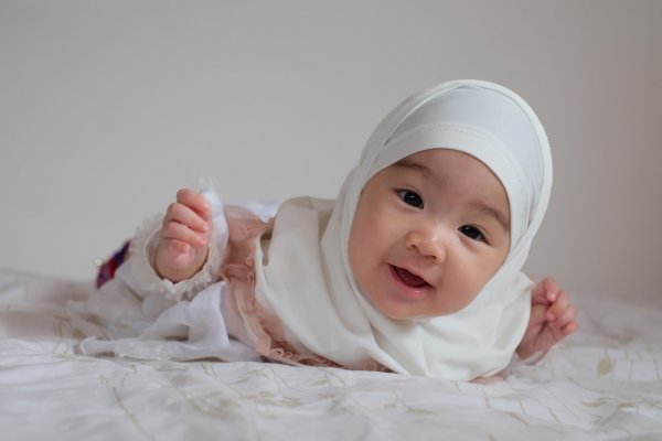 Memperkenalkan Ajaran Agama dari Kecil dengan 10 Jilbab Bayi Imut dan Cantik