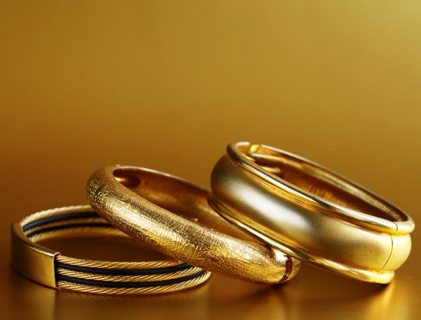 Benefits of Using Gold Products for Men Plus Some Nice, Traditional and Modern Gifts for Husband in Gold (2019)