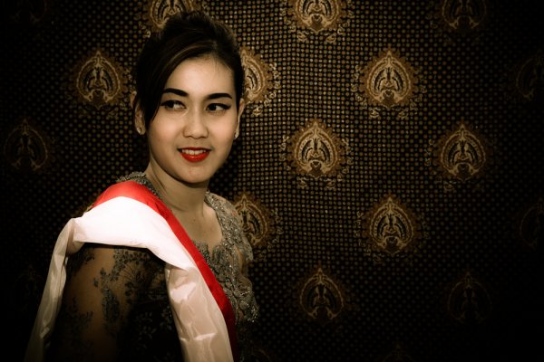 Dukung Budaya Indonesia dengan 10 Rekomendasi Model Baju Batik Wanita yang Cantik! (2023)