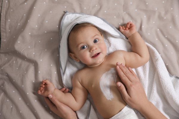 10 babylotion dưỡng da lành tính và dịu nhẹ cho bé yêu của bạn (năm 2022)