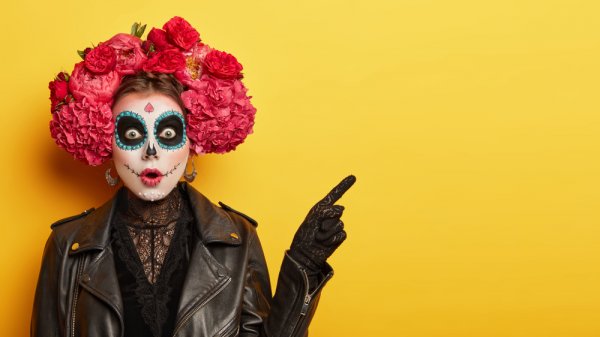 10 Rekomendasi Produk Makeup Halloween agar Cosplay-mu Makin Sempurna (2023)	