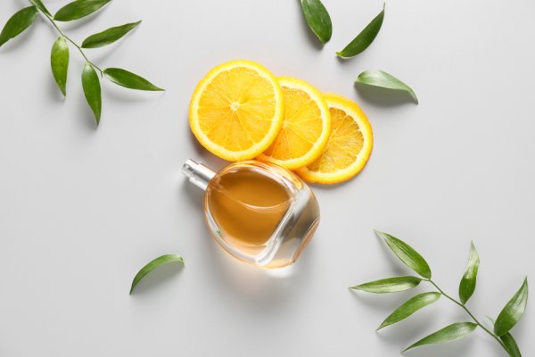 15 Rekomendasi Parfum Citrus, Menyegarkan dan Bikin Semangat (2023)
