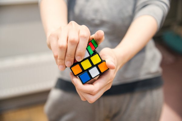 Permainan Asah Otak Menggunakan 15 Rekomendasi Merk Rubik Terbaik di Indonesia (2023)