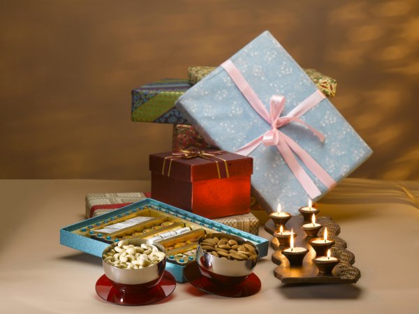 Started Winding Down for the Diwali Holiday but Have You Sent Gifts to All Your Customers and Associates? If Not, Here are 10 Awesome Corporate Gifts for Diwali 2019