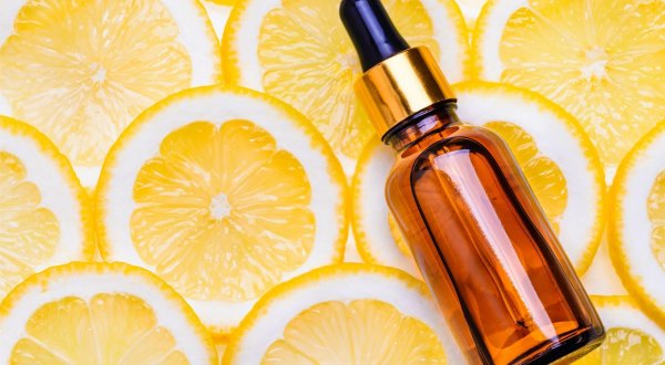 Include This Super Ingredient in Your Routine for a Brighter and Healthy Complexion(2020)! Vitamin C Serum: How to Use it in Your Routine!