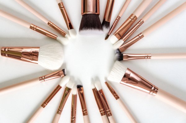 Miliki 15 Makeup Brush Ini jika Ingin Riasanmu Tampak Halus dan Alami
