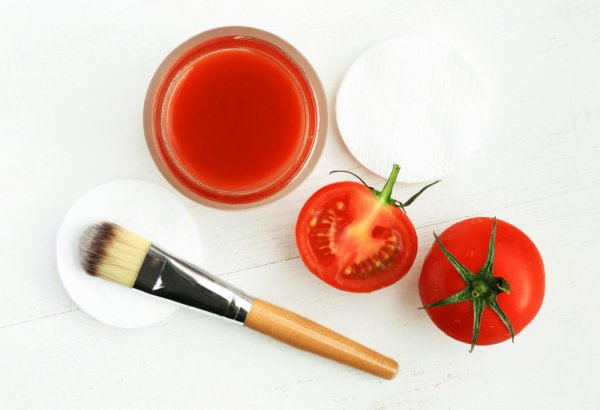 10 Resep Masker Tomat yang Wajib Dicoba Weekend Ini agar Kulit Lebih Sehat (2021)