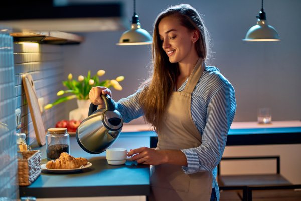 Top 10 ấm đun nước inox an toàn cho sức khỏe và làm đẹp căn bếp của bạn (năm 2022)