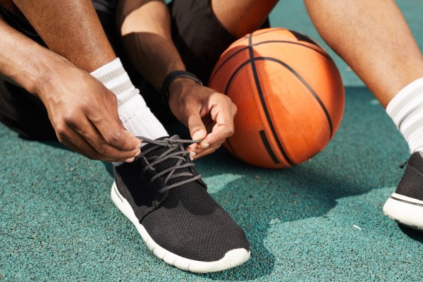 15 Rekomendasi Sepatu Basket yang Cocok untuk Kamu Suka Tampil Stylish! (2023)