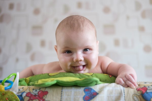 Berikan 10 Mainan yang Aman untuk Bayi yang Baru Berumur 3 Bulan