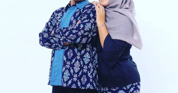 10 Rekomendasi Baju Batik Couple Trendy, Tampil Stylish Bersama Pasangan! (2023)