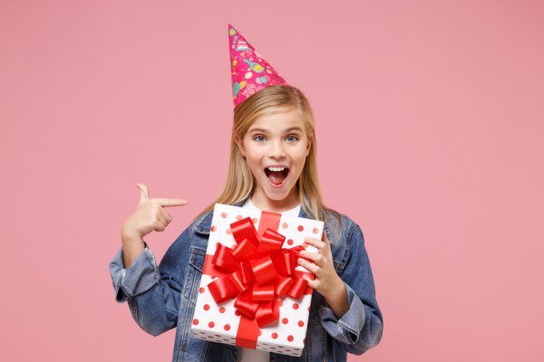 10 gợi ý tặng quà sinh nhật cho bạn thân 12 tuổi tiết kiệm mà vẫn ý nghĩa (năm 2022)
