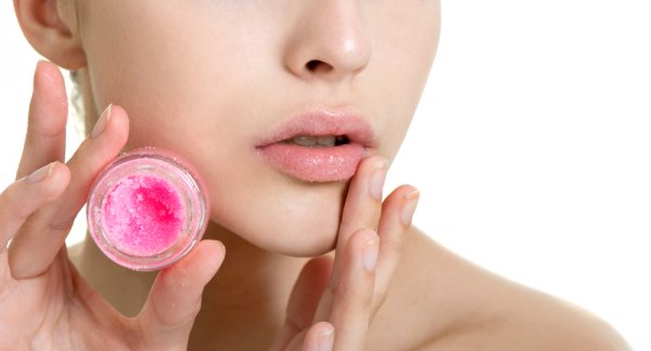 10 Rekomendasi Lip Scrub yang Bikin Bibir Sehat, Kenyal, dan Cerah Alami (2021)