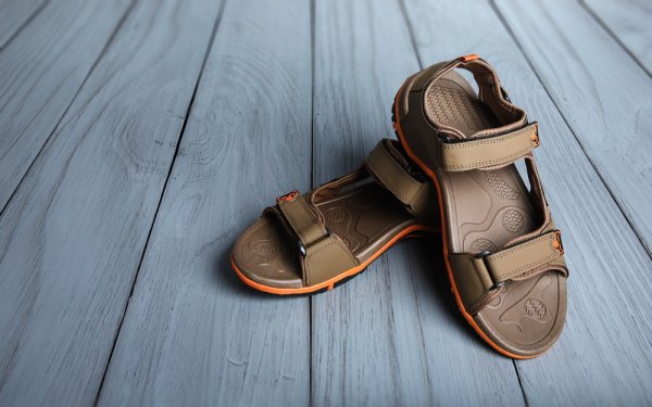 Gợi ý 10 đôi sandal nam đẹp và thoải mái đồng hành cùng bạn trên mọi nẻo đường (năm 2022)