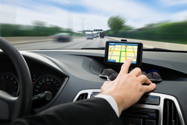 10 Rekomendasi GPS Mobil yang Membuat Perjalanan Lebih Aman dan Nyaman (2023)