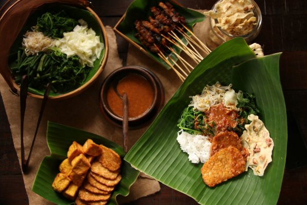 Menyusuri Kelezatan Kuliner: 10 Rekomendasi Restoran Makanan Khas Jawa yang Wajib Dicoba di Surabaya (2024)