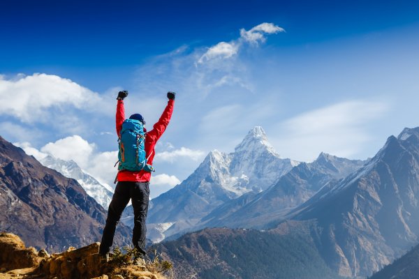 10 Perlengkapan Mendaki Gunung yang Wajib Anda Siapkan Saat Melakukan Pendakian! (2023)