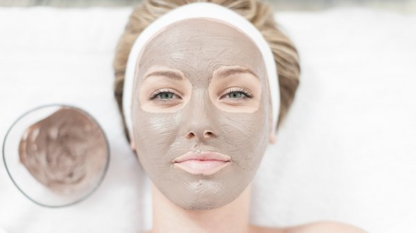 Get Rid of Excess Oil: 5 Best Face Pack for Oily Skin in the Market and 5 Face Packs You Can Try at Home! And Why is Your Skin so Oily?