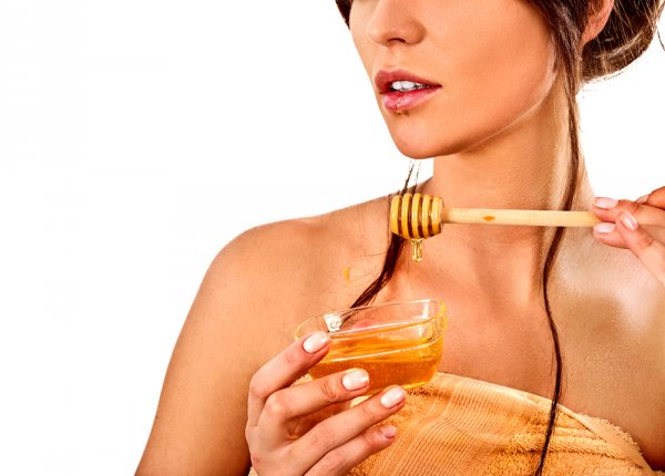 Treat Split-Ends, Re-energize the Body and the Skin with an Emollient Natural Moisturizing Agent: Here are the Best DIY Honey Masks for Skin, Hair, And Body