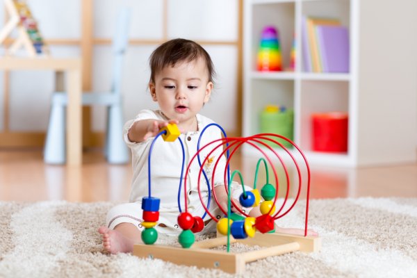 15 Rekomendasi Mainan Edukatif untuk Bayi yang Bagus (2023)