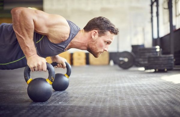 अगर पुरुष घर पर रहते हुए बेहतरीन शरीर बनाना चाहते हैं तो यह 10 सबसे अच्छे व्यायाम जरूर करें । व्यायाम क्यों करना चाहिए और उसके फायदों की जानकारी भी ।(2020)