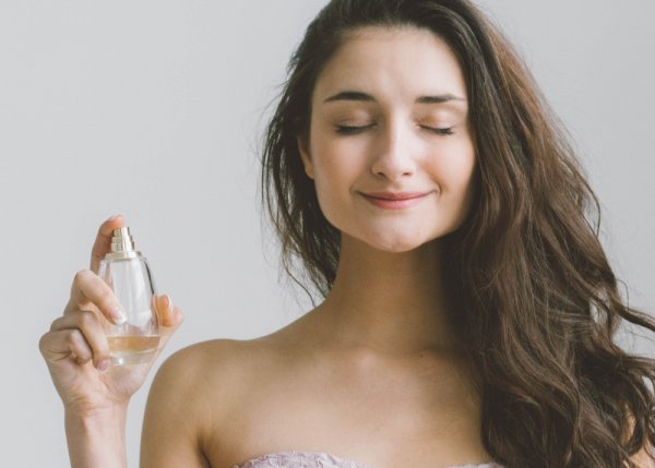 Hadirkan Aroma Unik dalam Tubuhmu dengan 9 Rekomendasi Parfum Beraroma Cokelat untuk para Wanita yang Energik dan Aktif