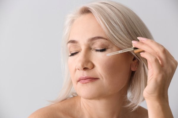 Cegah Penuaan Dini Menggunakan 15 Rekomendasi Serum Anti Aging Terbaik dan Ampuh! (2023)