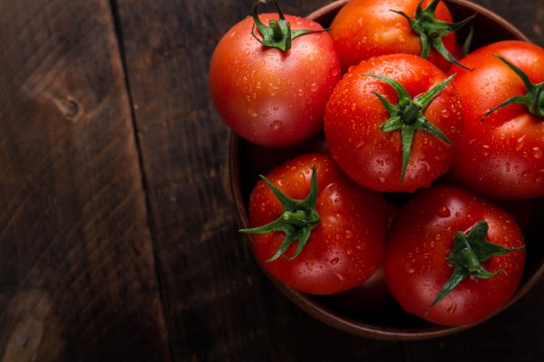 10 công thức làm đẹp tại nhà với cà chua cùng các nguyên liệu tự nhiên dễ tìm (năm 2021)