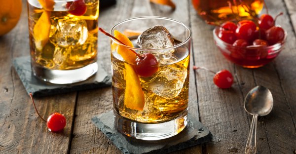 Embrace Fall with Warming Whiskey Cocktails: 7 Whiskey Cocktail Treat for the Holiday Parties! 