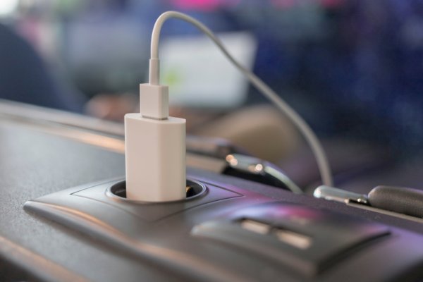 Jangan Takut Kehabisan Daya, Inilah 10 Rekomendasi Charger USB untuk Smartphone Canggih Kamu (2023)