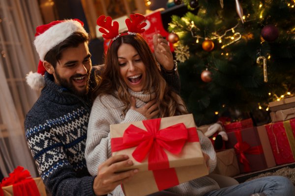 10 gợi ý tặng quà Noel cho bạn gái mới quen tinh tế và ý nghĩa nhất (năm 2022)