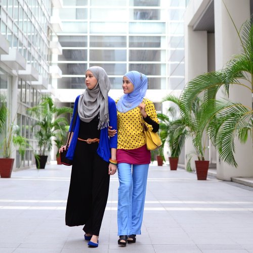 10 Koleksi Baju Muslim Trendy Terbaru yang Siap Memeriahkan Acara dan Harimu