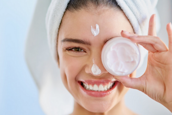 Are You Scared of Losing the Sheen and Glow That You Managed to Earn Throughout the Summers? Don't Worry! Here are 10 Best Face Creams for Winter to Keep Your Skin Supple, Smooth and Radiant (2020)