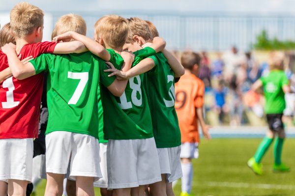 活発な小学生の男の子に人気のスポーツ用品を厳選 シューズは外遊びにも習い事にも使えて大好評 ベストプレゼントガイド