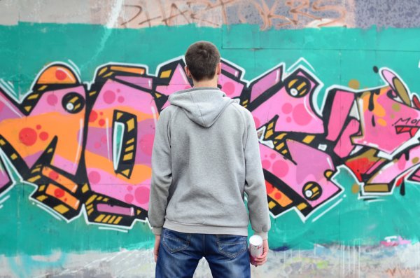 10 Inspirasi Hiasan Grafiti yang Bisa Kamu Buat Sendiri