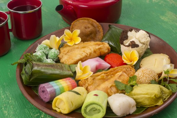 10 Rekomendasi Jajanan Pasar Tradisional Lengkap dengan Harganya, Borong Semua Yuk! (2023)