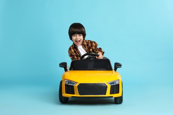 10 Rekomendasi Mobil Mainan untuk Anak yang Bisa Dinaiki dan Membuatnya Senang (2023)