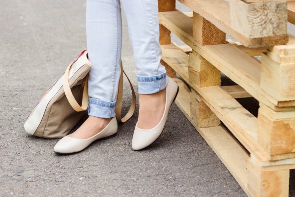 15 Rekomendasi Sepatu Flat Shoes Wanita yang Nyaman dan Stylish untuk Tampilan Kasual yang Menawan (2023)