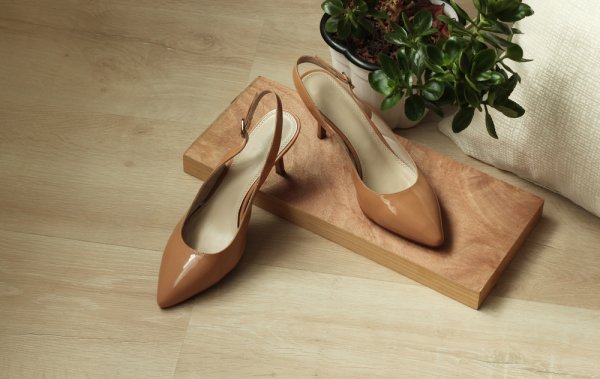 10 Rekomendasi Sepatu Sandal Wanita untuk Menunjang Gaya Fashionable-mu (2023)