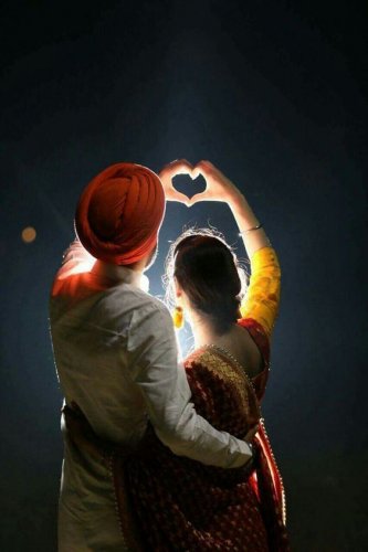 The Vibrancy of Karwa Chauth Has Started Spreading in the Markets(2019): Check Our Top 10 Karwa Chauth Gifts Ideas for Husband to Woo Him All Over Again!