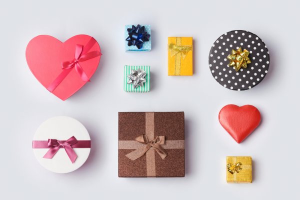 No Idea How To Present Your Gift? Check Out These 10 Awesome Gift Boxes for Small Gifts, How to Make One and Bonus Tips on Finding the Right Box (2018)