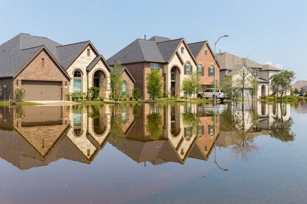 Tinggal di Daerah Rawan Banjir? Inilah 7 Desain Rumah Anti Banjir yang Dapat Anda Jadikan Referensi!