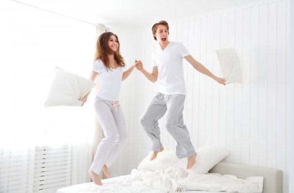 Yuk Cek Ragam Pilihan Baju Tidur Couple Suami Istri yang Oke untuk Anda!