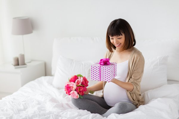 10 món quà mang lại sự vui vẻ cho mẹ bầu trong ngày Valentine (năm 2021)