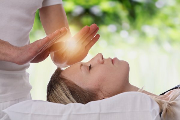 10 Alternative Healing Therapies: Know All About Them and Find Out If You're a Healer (2019)!
